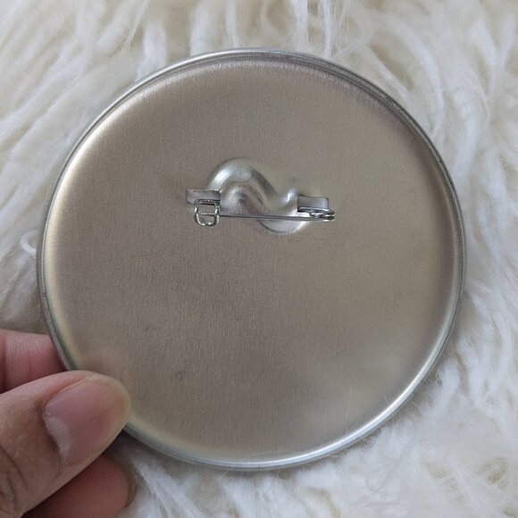 Goofy's Kitchen from Disneyland hotel Collector's Button Pin - Picture 2 of 2